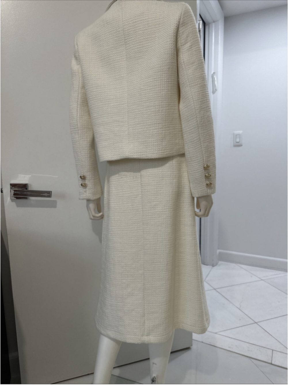 Women Skirt Suit Ivory Size Medium Gold Bottom 2 Piece Jacket - Picture 9 of 16